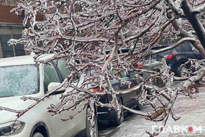 Похолодання та місцями сніг: прогноз погоди в Україні на суботу