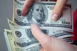 Продажі валюти підтримуються періодом податкових виплат