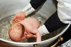 В Румынии младенца утопили во время обряда крещения 