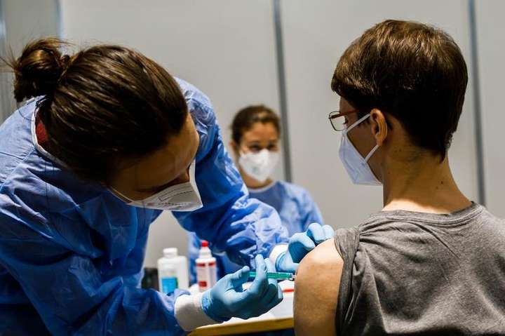 Масова вакцинація приборкала поширення Covid в Ізраїлі