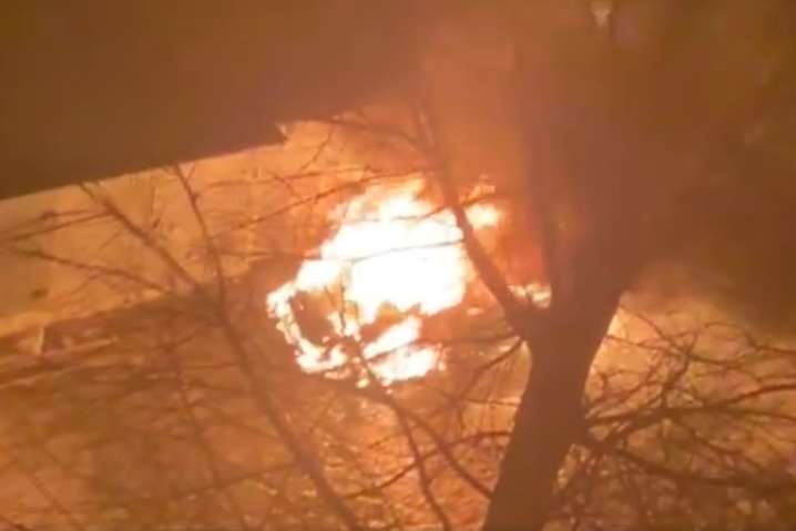 Второй поджог за два года: в Киеве сгорел автомобиль известного журналиста