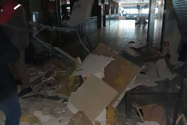 У торговому центрі Чернівців стався вибух (фото)