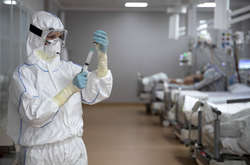 Коронавірус минулої доби виявили у 2141 людини, антилідер – Франківщина