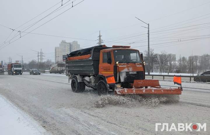 Снігопад в Україні: в яких областях обмежили рух на дорогах
