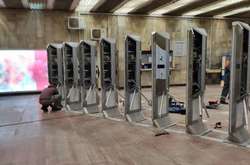 На станції метро «Контрактова площа» п'ять днів не працюватиме один вхід