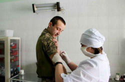  Одних из первых вакцинируют военных Объединенных сил 