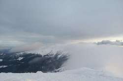 Рятувальники попереджають про загрозу сходження лавин у Карпатах