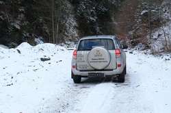 Снігопади в Україні: головні правила їзди засніженою дорогою