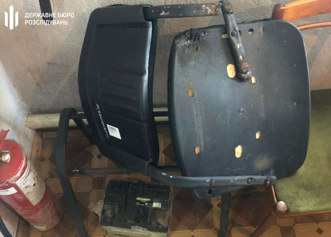 Зламали залізний стілець: На Черкащині дільничні катували підозрюваного