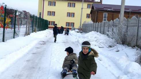 Як живе село для єврейських біженців, які втекли від російських окупантів на Донбасі