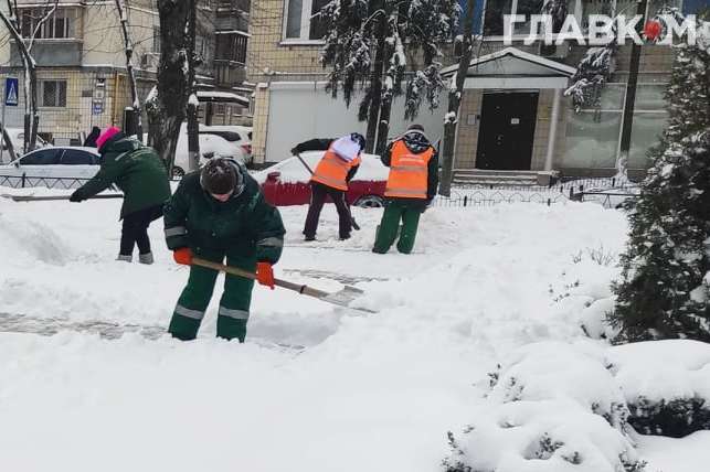 Столицю від снігового полону рятують понад 6,5 тис. людей