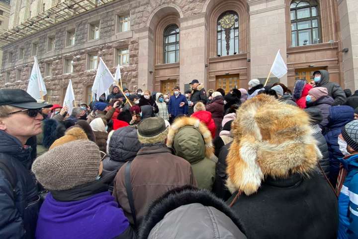Афера «Еліта-Центр»: ошукані інвестори вийшли на мітинг під мерію Києва (фото)