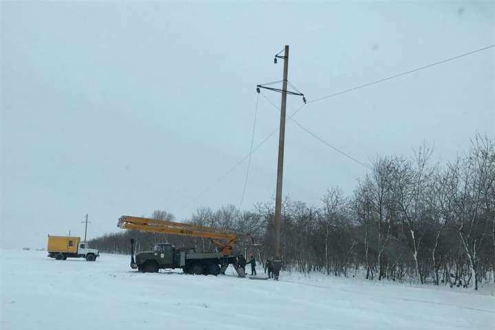 Через сніг та вітер в Україні знеструмлено 62 населені пункти