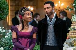 Звезда «Бриджертонов» рассказал о съемках постельных сцен (фото)