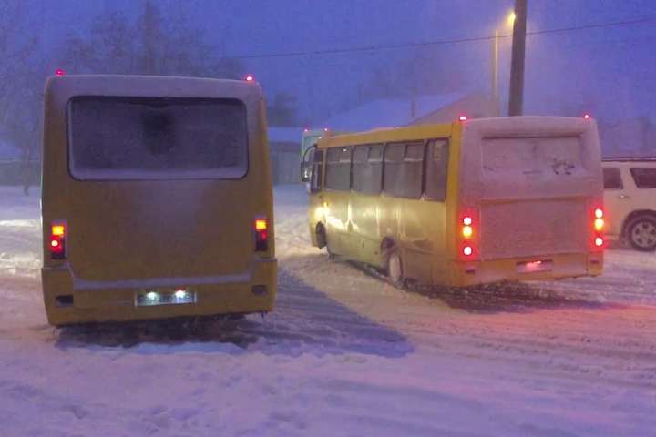 У приміських маршрутках Києва масово подорожчає проїзд: коли чекати