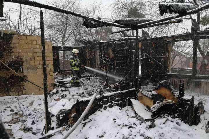 Троє загиблих і травмований: на Київщині сталися трагічні пожежі (фото)