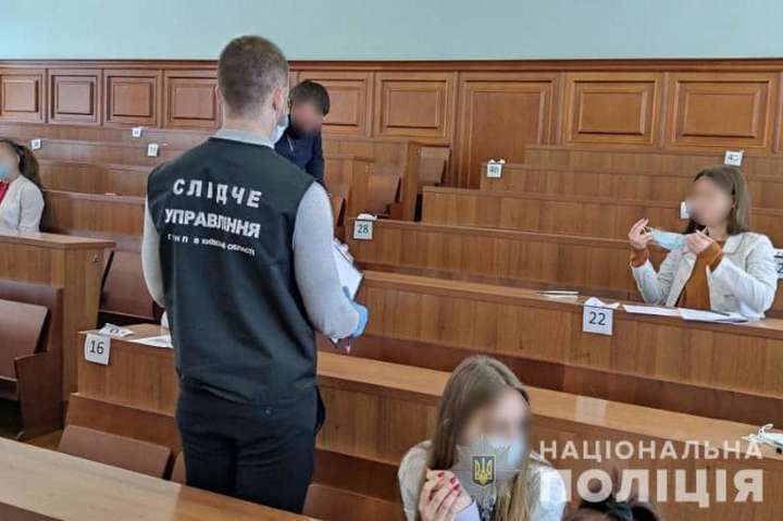 Заробили мільйони доларів: на Київщині викрили злочинців, які «допомагали» студентам скласти іспити