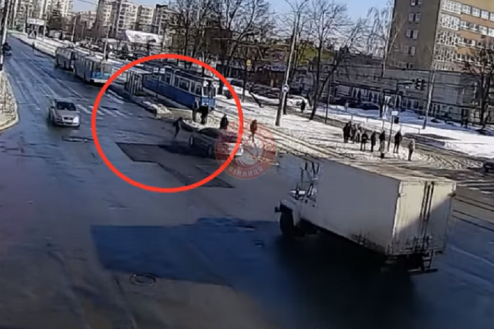 У Вінниці хлопчик потрапив під колеса автомобіля (відео)