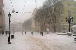 Уночі 11 лютого Львів розчищали від снігу армія двірників і 135 одиниць техніки