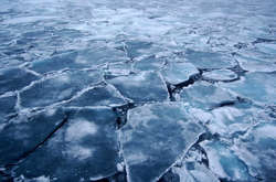 Рятувальники зняли з криги на Дніпрі 15-річну дівчину