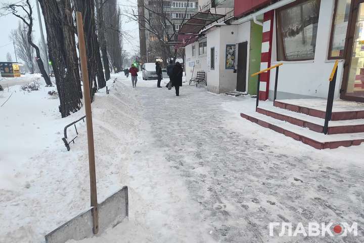 Україну накрив рекордний снігопад. Що відбувається в регіонах (фото, відео)