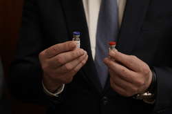 Путін обов'язково вакцинується «Спутником V», але не зараз 