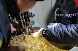 На Рівненщині жінка прошила наскрізь пальці на швейній машинці