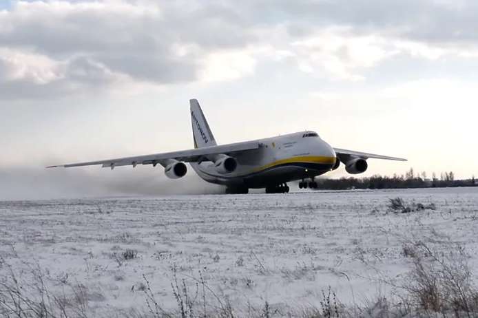 Як взимку злітає український велетень «Руслан». Яскраве відео