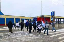 Мітингувальники зібралися біля КП «Дачне»