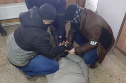  Силовики задержали подозреваемых во время контролируемой передачи «тайных» документов 