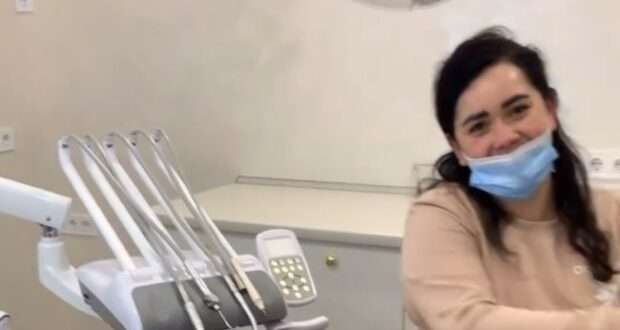 Головой об кушетку: в Ровно стоматолог на приеме жестоко избивала детей (видео)