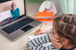 Столичные власти сообщили, когда возобновится обучение в школах