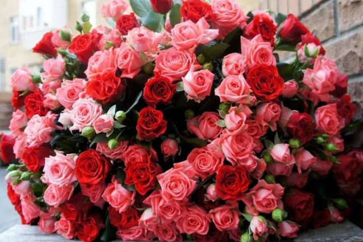 Скільки коштують троянди: в Одесі назвали ціни на букети до дня Валентина