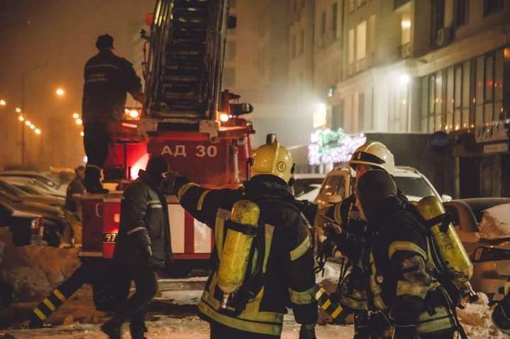 В Киеве горела многоэтажка, есть пострадавшие