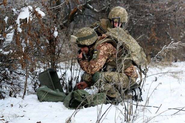 Українських військових на Донбасі бойовики двічі обстріляли з гранатометів 