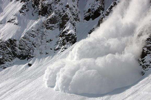 В Карпатах зберігається загроза сходження снігових лавин