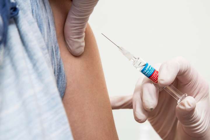 У США виявили коронавірус після введення двох доз вакцини Pfizer