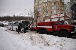 На дорозі в сніговому заметі опинився автобус ЛАЗ