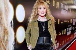  71-летняя Алла Пугачева позанималась музыкой с любимым сыном – семилетним Гарри 
  