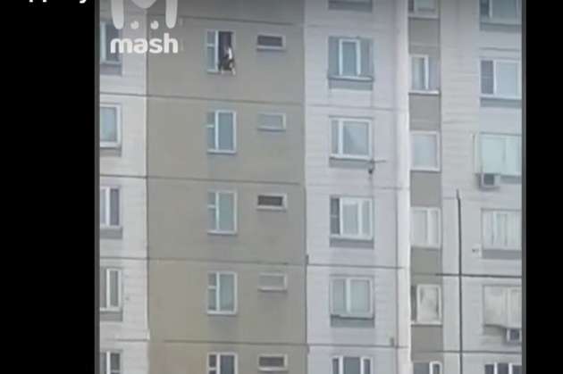 У Москві дівчина вижила після падіння з 16 поверху (відео)