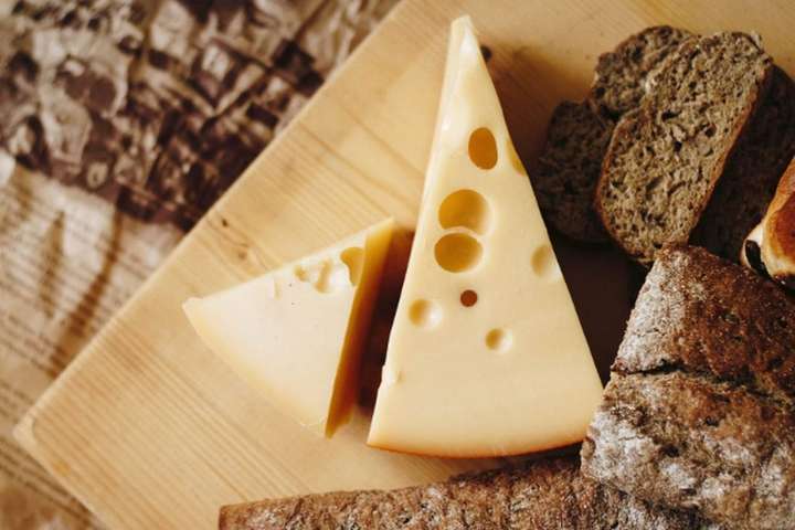 Злоупотребление сыром грозит здоровью: эксперт рассказал почему