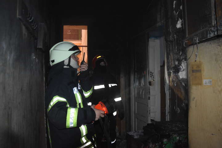 В Одесі з пожежі врятували дівчину