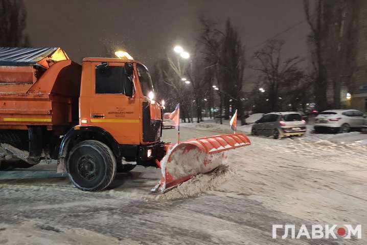 Негода в Україні: рух вантажівок ще обмежений у двох областях