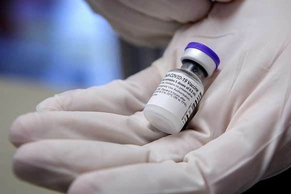 Pfizer подала документи на реєстрацію вакцини в Україні
