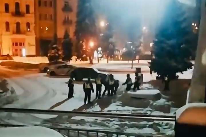 У центрі Києва побилися нацгвардійці (відео)