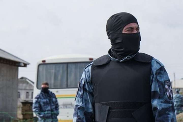 ФСБ проводить серію нічних обшуків в будинках кримських татар
