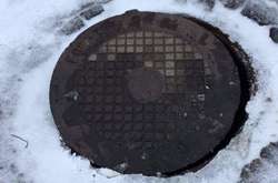 У столиці безхатька заварили в колодязі теплотраси