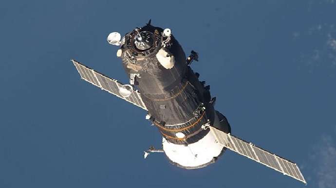 Росія доставила в космос армований скотч, щоб заклеїти тріщину в станції