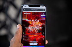 Американец в ужасе удалил приложение для знакомств, когда узнал правду об отце