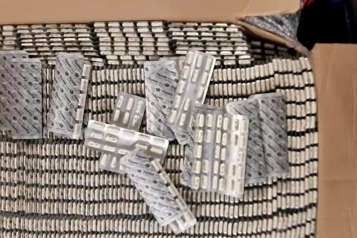 У «Борисполі» митники вилучили чергову валізу з наркотиками (фото)